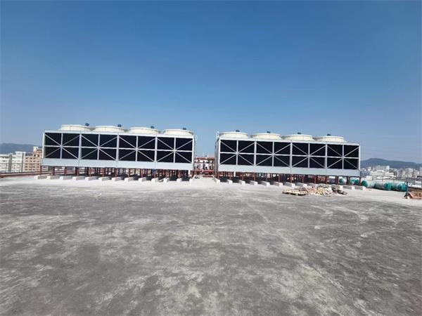 方形冷卻塔在應用中具有這樣的優點,方形橫流式冷卻